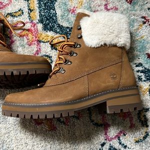 TIMBERLAND Courmayeur Valley women’s boot size 11